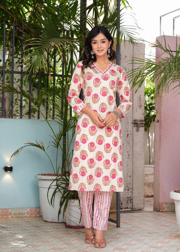 Women Floral Pampas Printed Pure Cotton Kurta with Trousers & Dupatta