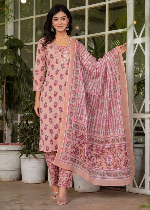 Cameo Floral Embroidered Kurta With Pant & Dupatta