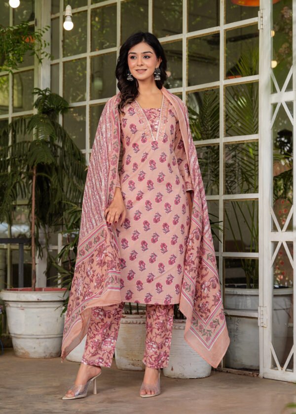 Cameo Floral Embroidered Kurta With Pant & Dupatta