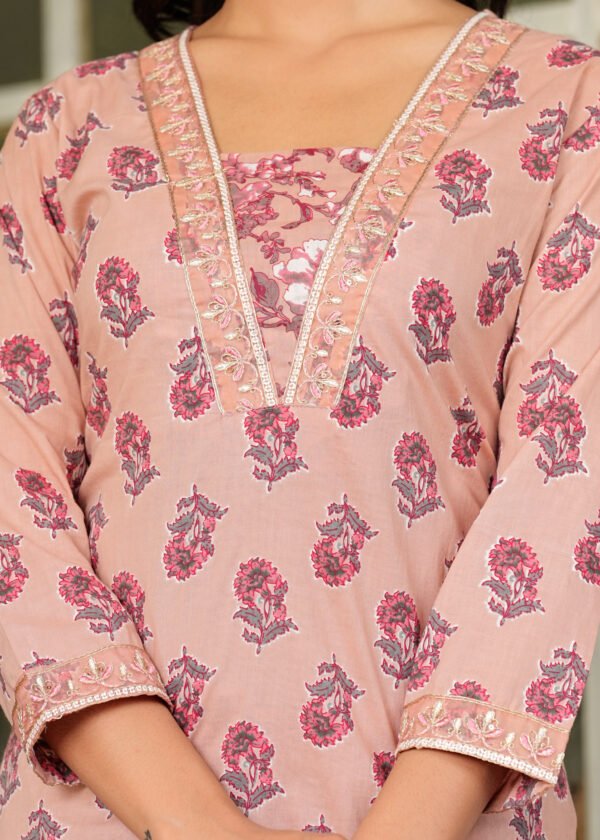 Cameo Floral Embroidered Kurta With Pant & Dupatta