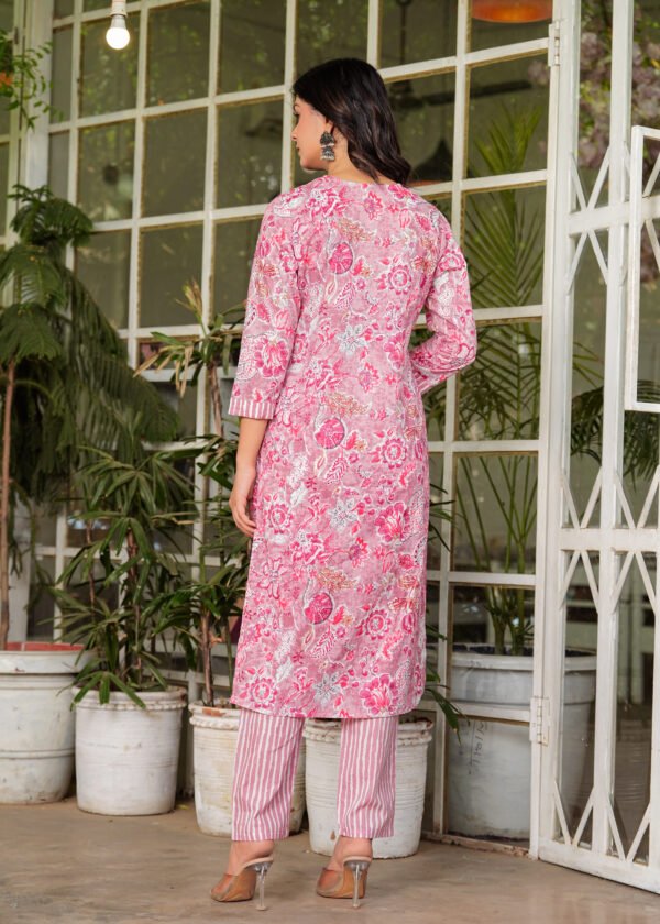 Women Floral Beauty Bush Printed Pure Cotton Kurta with Trousers & Dupatta