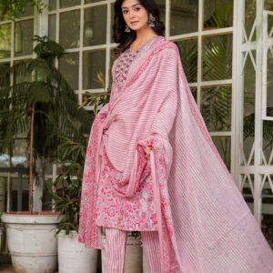 Women Floral Beauty Bush Printed Pure Cotton Kurta with Trousers & Dupatta