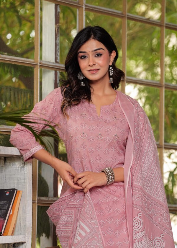 Women Oriental Pink Floral Printed Pure Cotton Kurta with Trousers & Dupatta